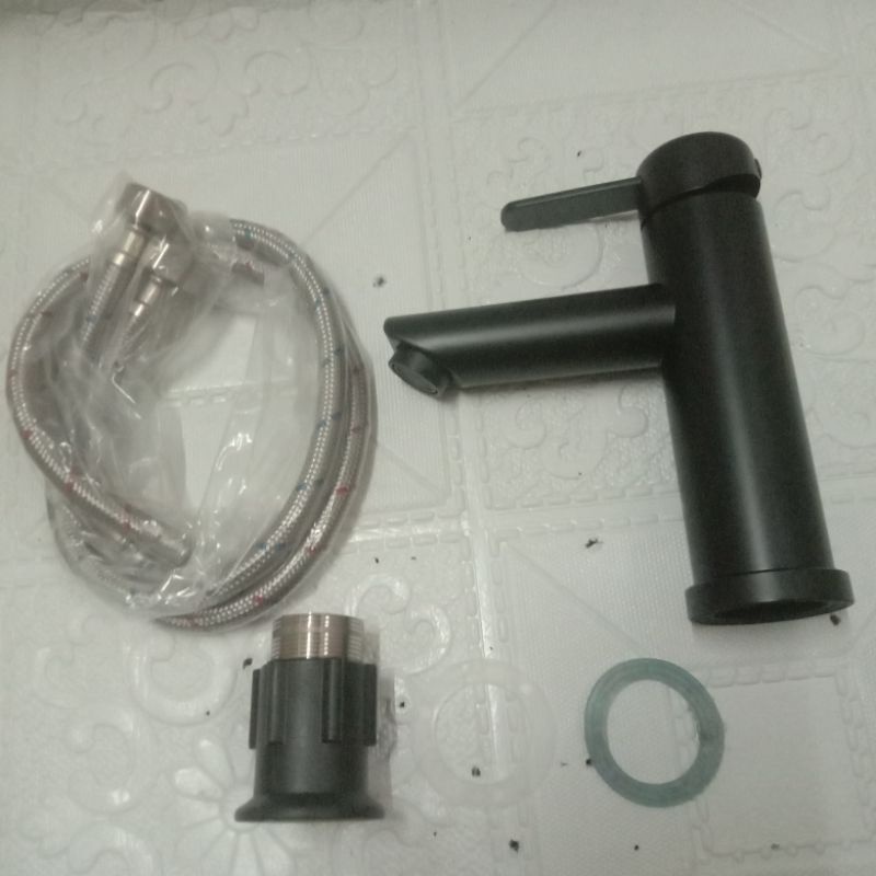 kran wastafel panas dingin hitam