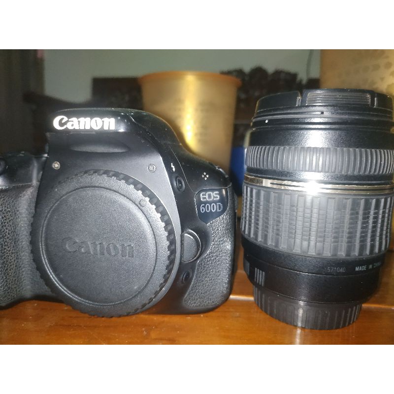 kamera Canon Eos 600d + lensa tamron 18-200 bekas.minus layar vignet
