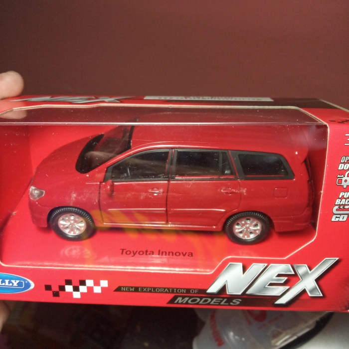 Diecast Diecast Toyota Kijang Innova (Barong)