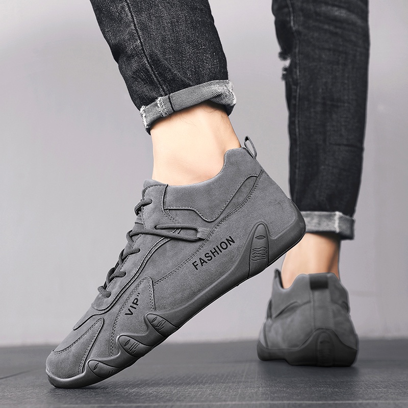 Mainland Sepatu Sneakers Pria Abu Fashion Casual Bahan PU Comfortable Sepatu Kuliah Outdoor MC426