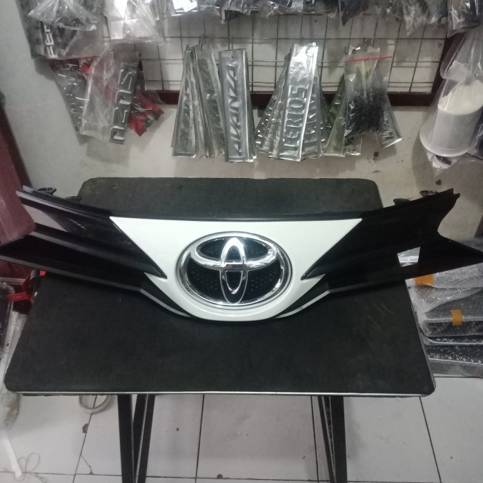 grill depan toyota yaris