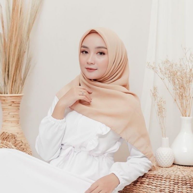 Jilbab Segiempat Premium Bella Square motif terbaru