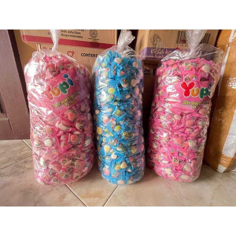 

Yupi awuran kemasan 500gram strawberry pink