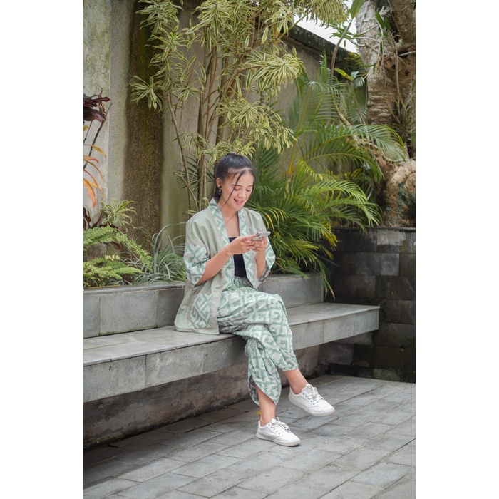 Outer-Celana Luwes Putera Briana