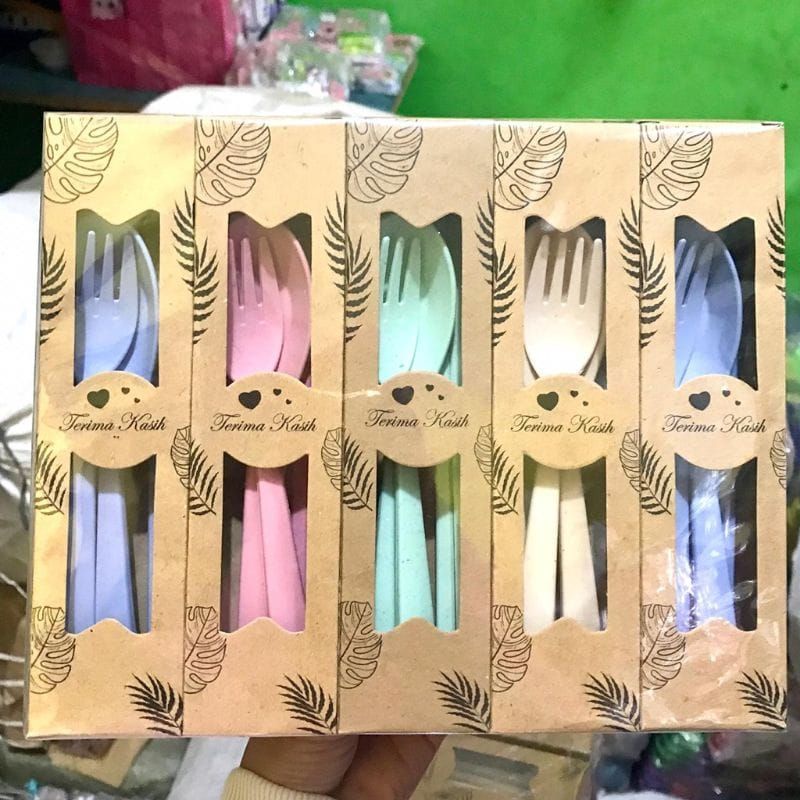 (Isi 50 Pcs) Souvenir Alat Makan Satu Set Kemas Box