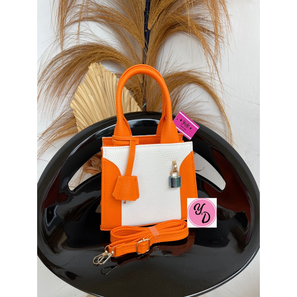 ANGGUN SLING BAG / TAS SELEMPANG WANITA / TAS WANITA BAHAN JERUK FREE GEMBOK KODE ANGGUN
