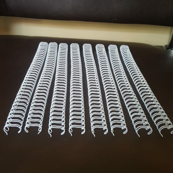 

[[JNT COD]] Ring Kawat Ukuran 7/16 A4 3:1 Spiral Kawat 3:1 A4 35Lubang - Putih