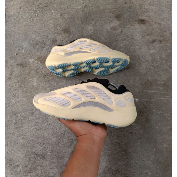 ADIDAS YEEZY 700 V3 AZAEL