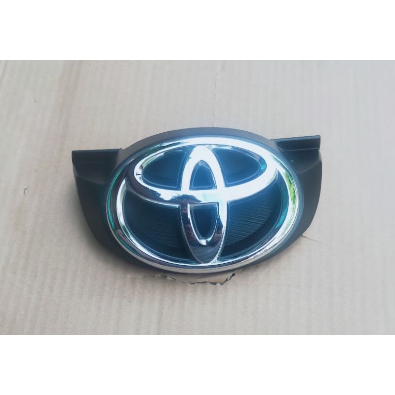 emblem logo breket innova 2008-2011 original Toyota