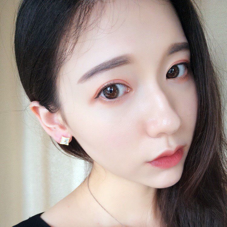 Anting Bentuk Daun Clover Warna Putih Untuk Wanita