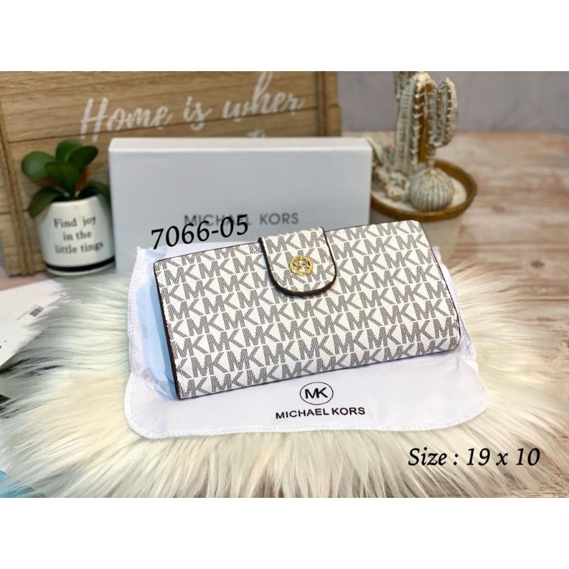 Dompet Lipat panjang Lidah/Dompet wanita free Box kode 7066