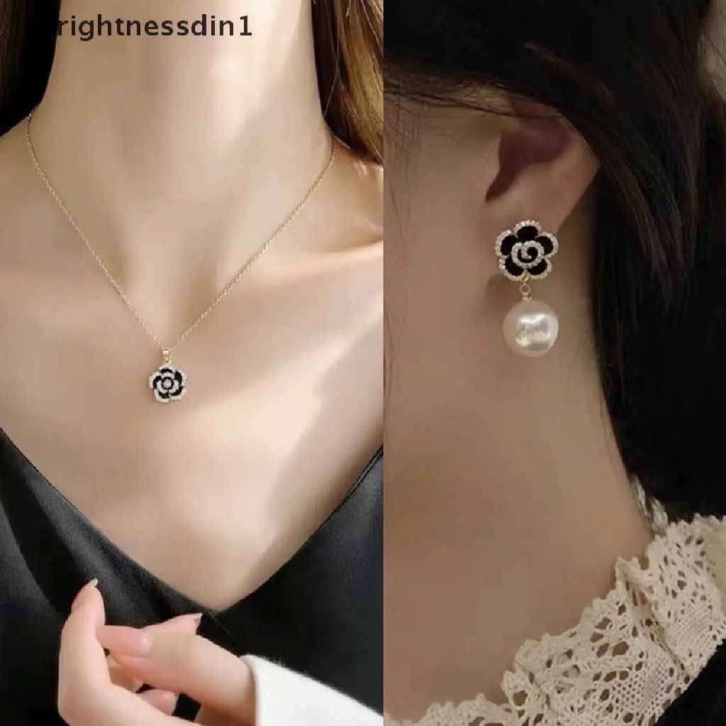 [Brightnessdin1] 1pcs/pasang Fashion Indah Sederhana Kalung Rantai Mutiara Dengan Liontin Bunga Kupu-Kupu Serbaguna Cahaya Rasa Tinggi Anting Ch Perhiasan Leher Wanita Boutiqu