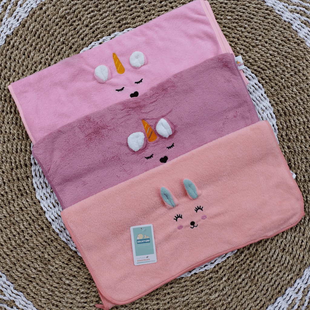 Handuk Bayi Perempuan Serian Warna Pink Motif Kuping Karakter Salur dan Border