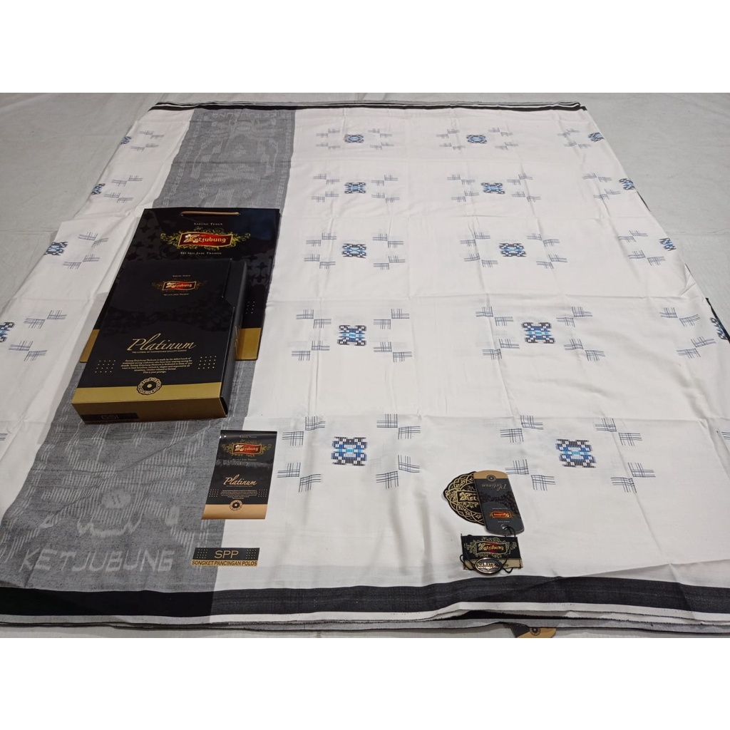 Sarung Ketjubung Platinum SPP Putih dan Hitam