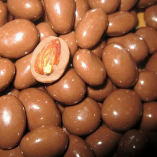 

➲ 500 gram coklat isi almond / choco almonds ⅎ