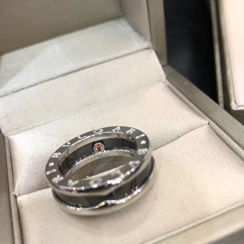 Cincin Bahan Keramik Warna Silver Hitam Anti Karat Hypoallergenic Untuk Hadiah Ulang Tahun