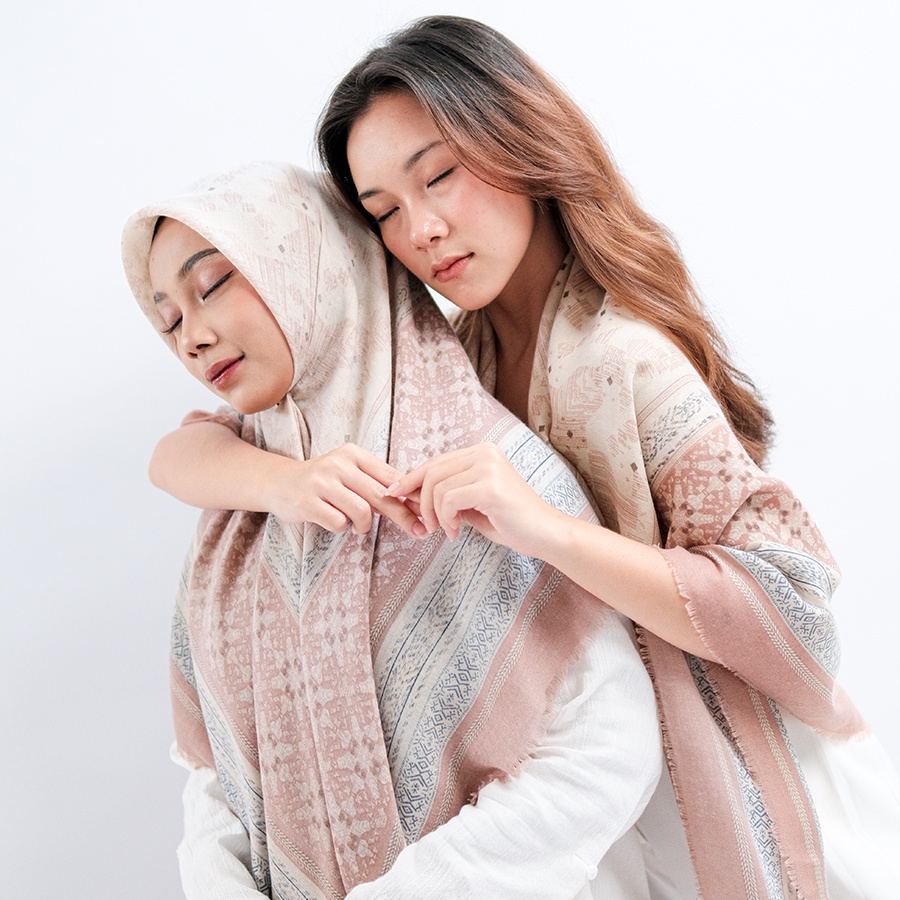 ITSFRIDAY ORNELLA In RED Scarf - Premium Selendang Square Syal Shawl Segi Empat Hijab Import Motif Etnik Geometri Salem Soft Cream