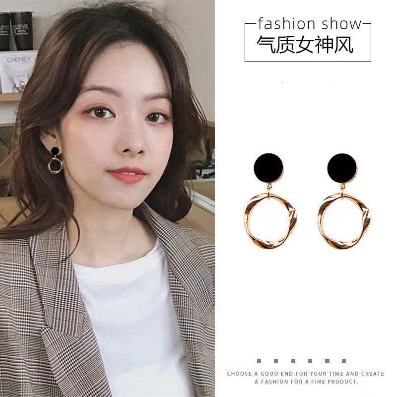 Anting Lingkaran Korea Temperamen Perempuan High-End Jarum Perak ins Gaya Anting Hitam2022 Gaya Baru Rasa Desain Trendi