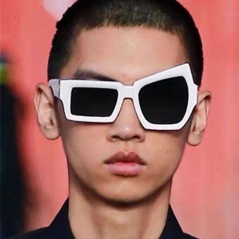 (YUZHU) Kacamata Hitam Lucu Tidak Teratur Bergaya Baru INS Gaya Bingkai Alis Kerai Sunglasses