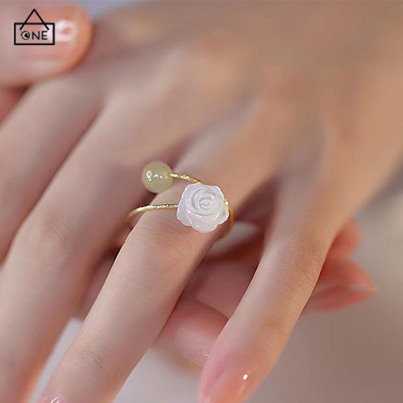 COD❤️Cincin Wanita Pembuka Bunga Mawar Putih Giok  Kemewahan Cahaya Cincin Desain Niche-A.one