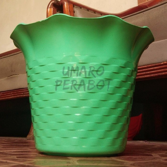 Pot Kristal Ukuran 25 Warna Hijau / Pot Tanaman dan Bunga / Umaro Perabot