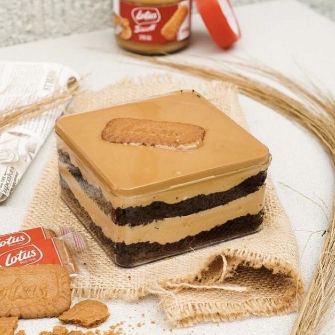 

♬ BITTERSWEET BY NAJLA LOTUS DESSERT BOX ✷