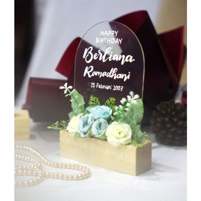 Akrilik kado wisuda , kado ulang tahun, gift birthday, graduation , pernikahan, wedding, hiasan ruma
