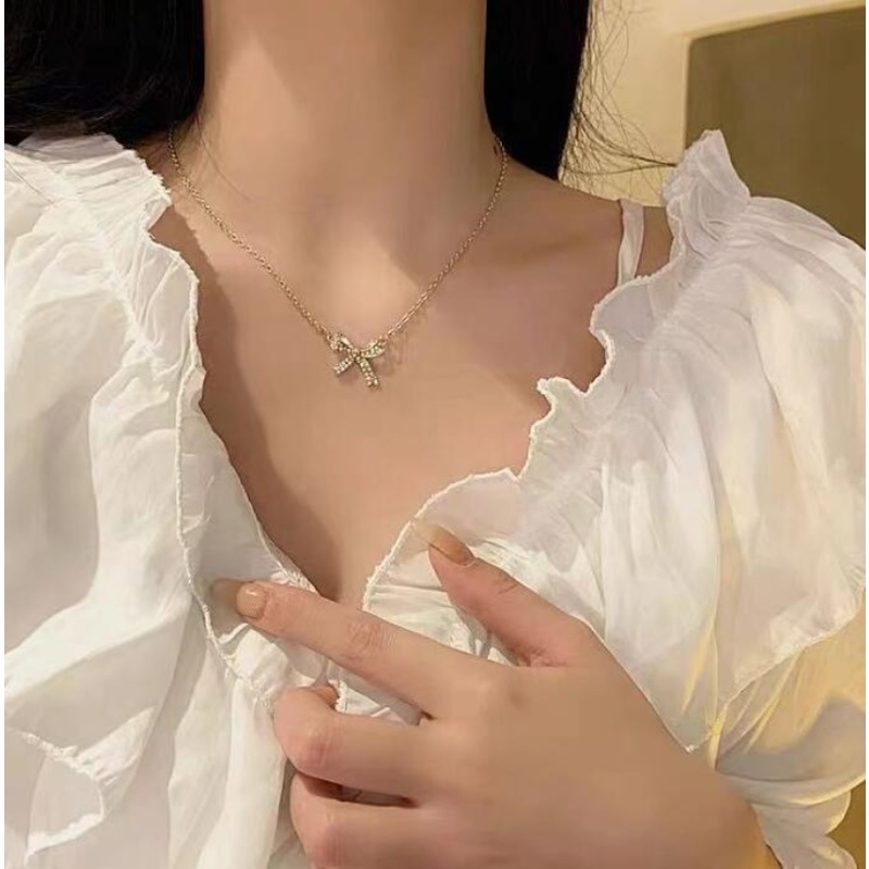 Kalung Busur Perempuan Cahaya Mewah Desain Niche Rantai Klavikula 2021gaya Baru Influencer ins Trendy Necklace Classy