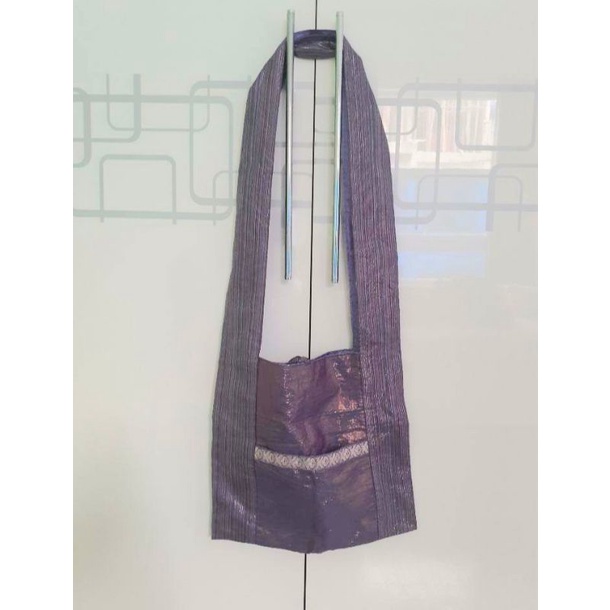 Tas selempang kain tenun