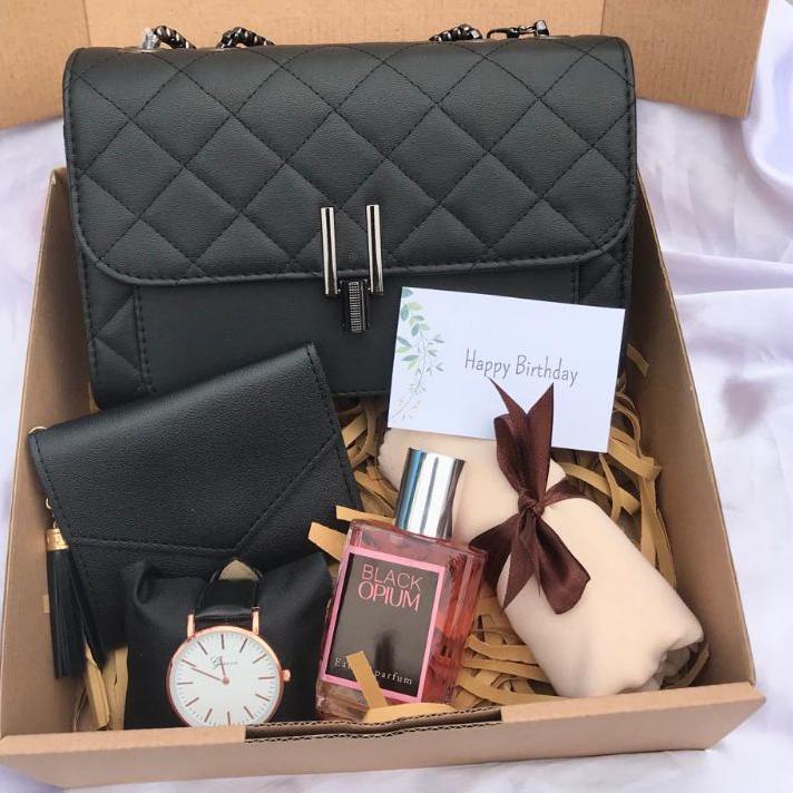

Paling Baru (CHELSY HITAM 1) HAMPERS HIJAB / GIFT BOX / BIRTHDAY GIFT / KADO CEWEK / KADO WISUDA / ANNIVERSARY ORD;