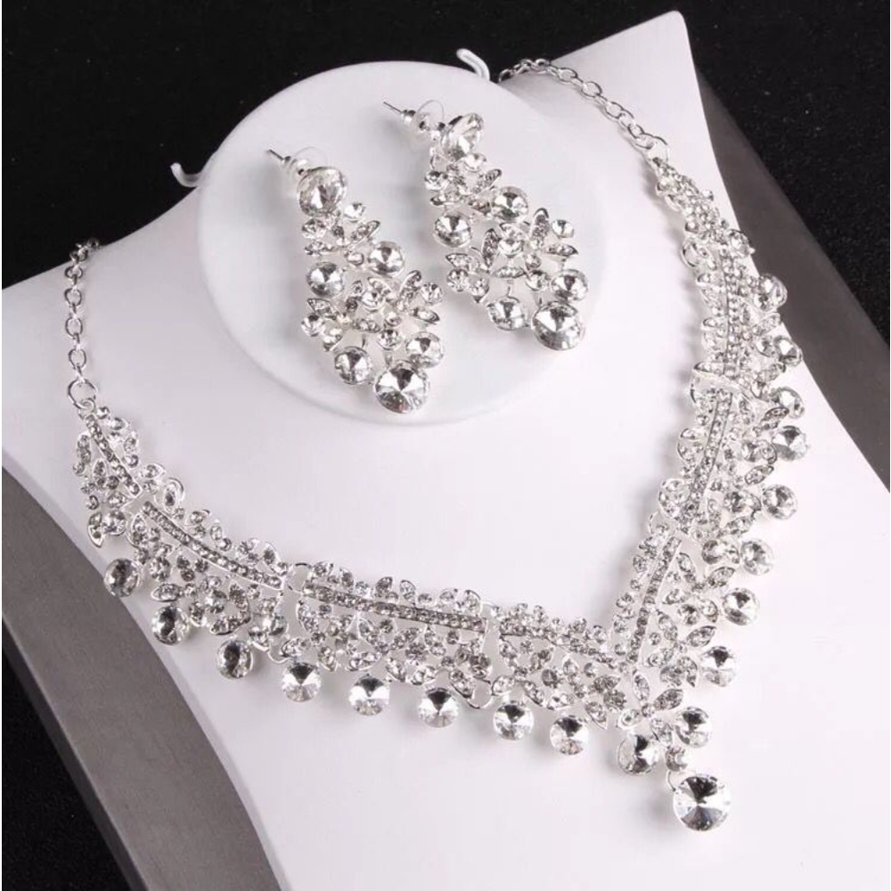 Deartiara Occidental Bridal Necklace Set Berlian Imitasi Kalung Telinga Giwang Anting Dua Set Aksesoris Pernikahan