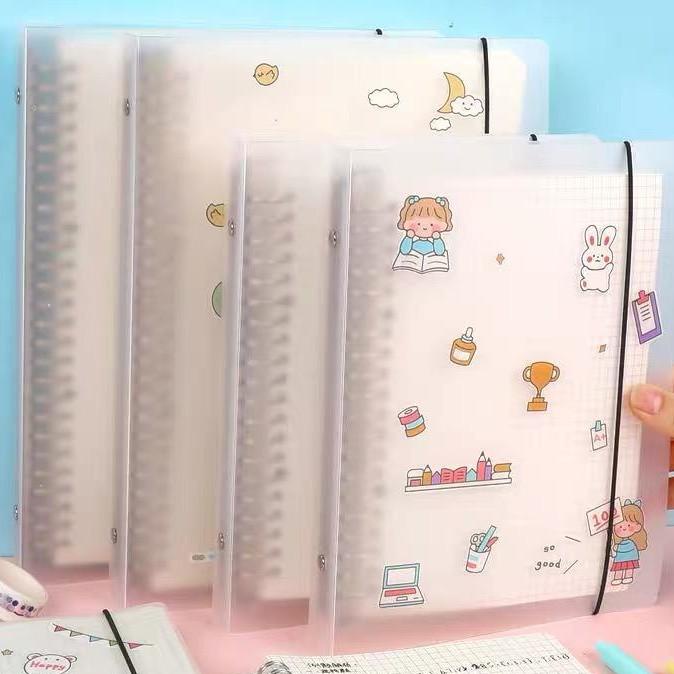 

Hadir Terjamin Binder B5 Transparan Aesthetic untuk Kuliah 26 Ring dan Binder A5 20 Ring Loose Leaf Bahan Plastik