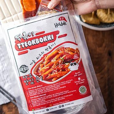 

➴ Holdak Tteokbokki 600 gr + 1 pcs ICE GEL w/saus & wijen ★