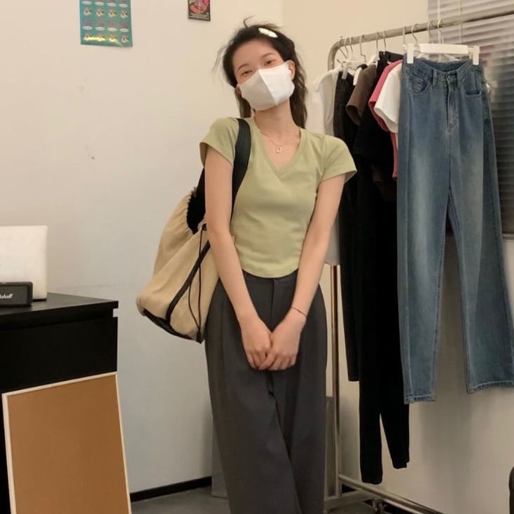 Red Musim Panas Pendek Slim Desain Arc Edge A4 Pinggang Leher V Murni Keinginan Angin Lengan Pendek Gadis Seksi Slim Bahu T-shirt Katun Murni untuk Wanita