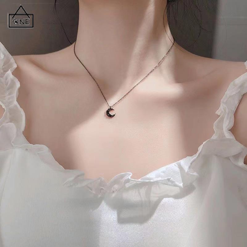 COD❤️Kalung Liontin Korea Bulan Berlian Hitam Kalung  Rantai Tulang Selangka Untuk Wanita-A.one