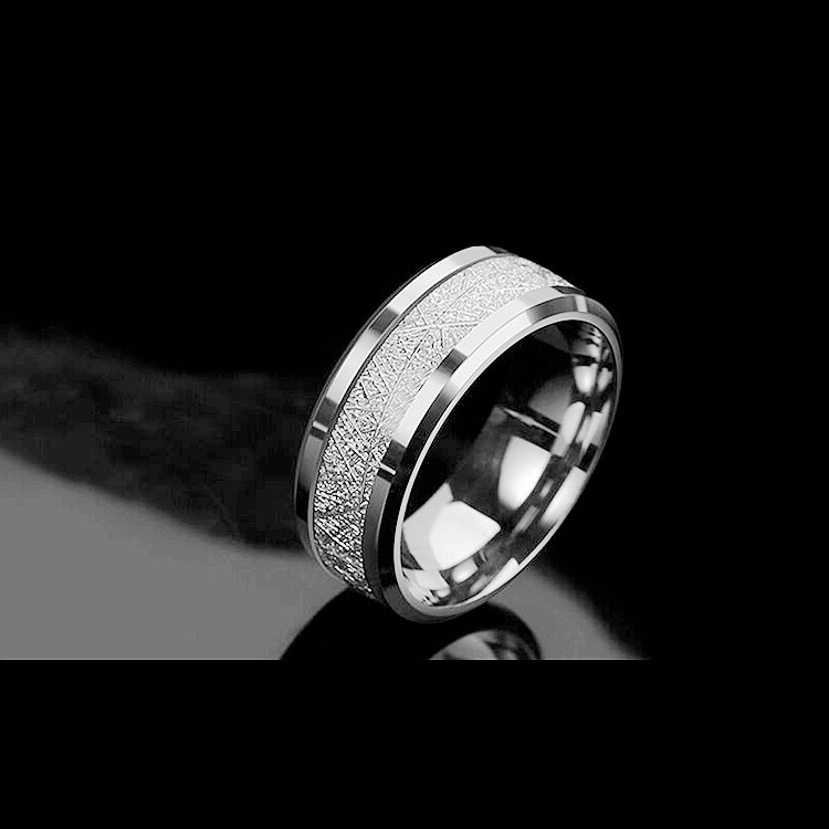 Cincin Wajah Titanium Silver Anti Karat Bulat Fashion Pria Dan Wanita Motif Alur Unik