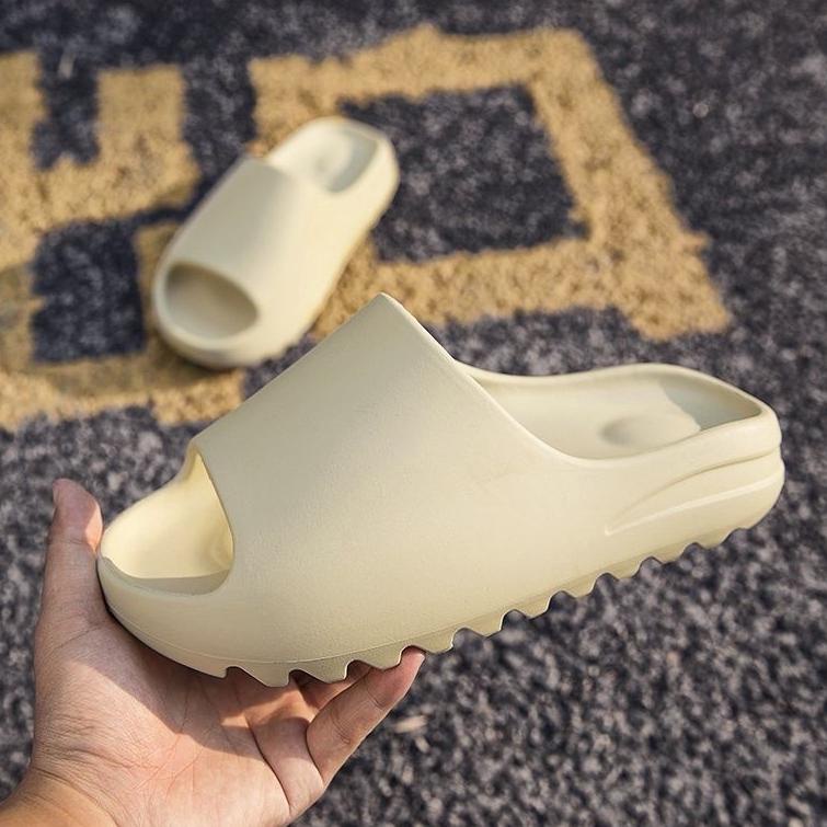 [ART. 28577] PLACTION - Sandal Slide Pria Sandal Yeezy - Yeezy Slide YZ01
