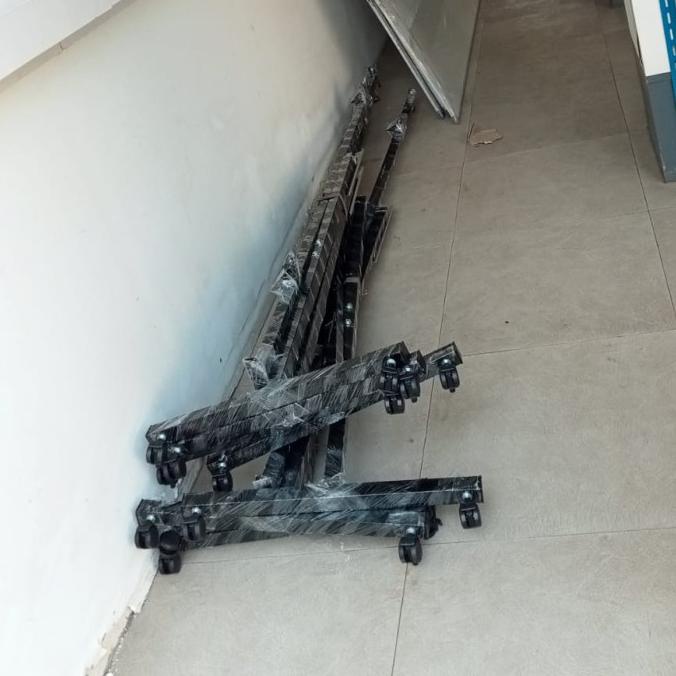 

kaki whiteboard 120 x 120 cm