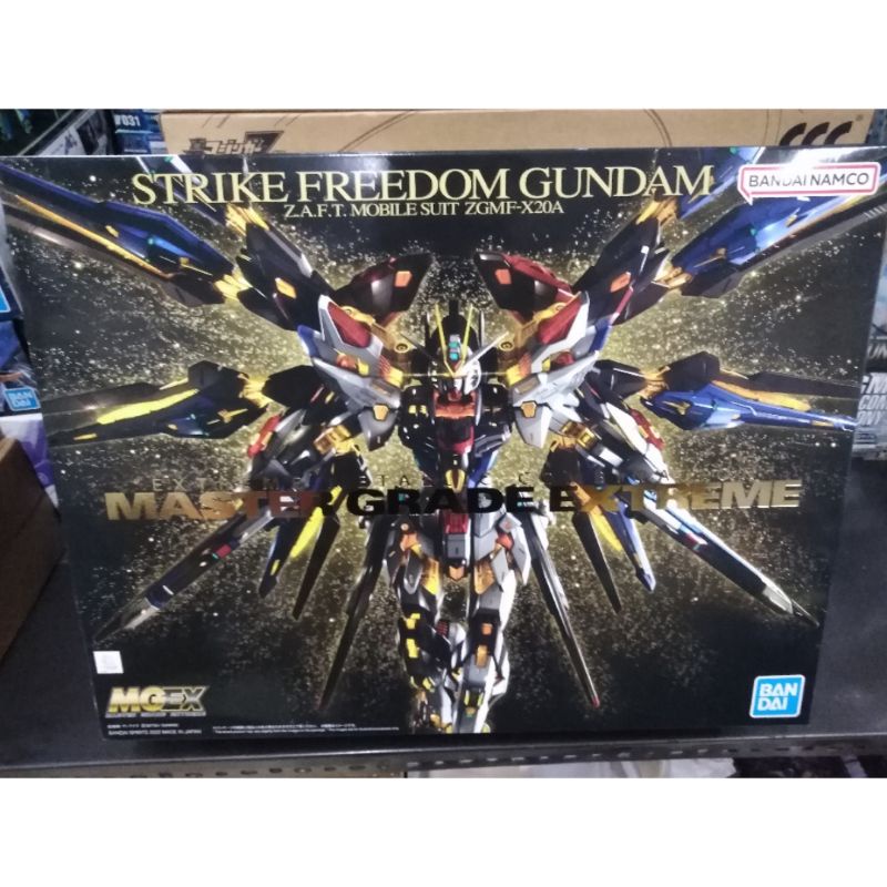 Gundam MGEX 1/100 Strike Freedom Gundam Extreme Bandai Namco
