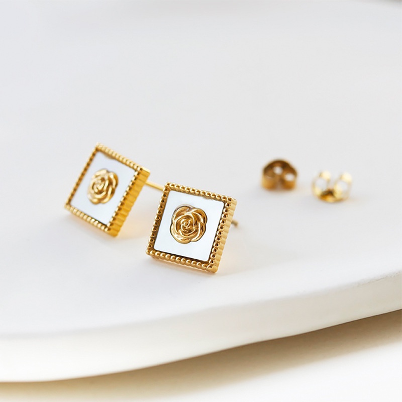 Anting stud petak bunga titanium anti karat harga grosir bisa cod