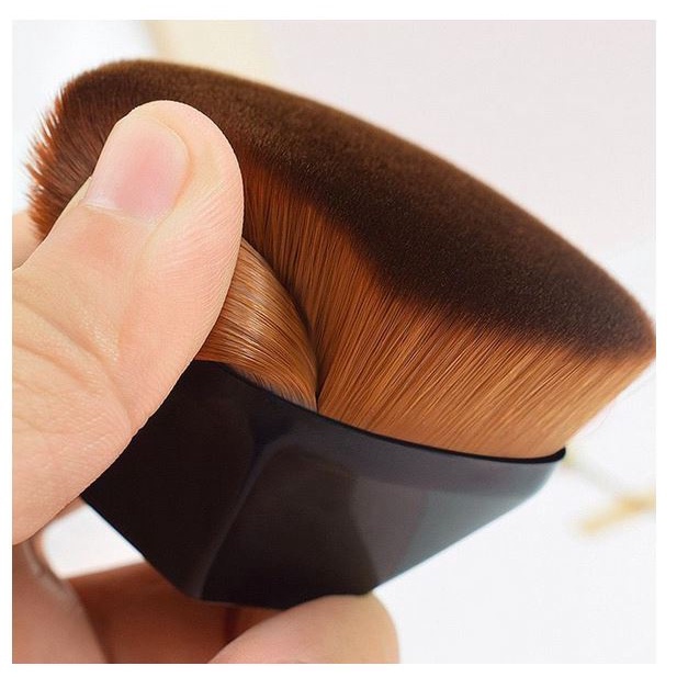 Kuas Make Up Magic Foundation Brush