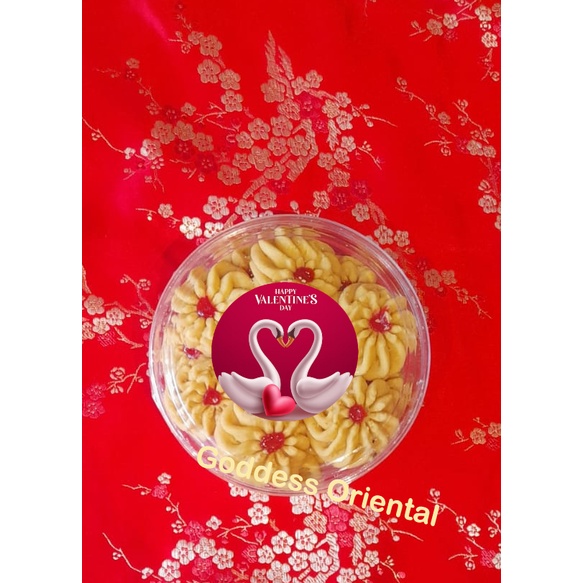 

Hari Valentine / Valentine's Day Kue Bunga Stroberi Bebek Angasa Putih (Strawbery Flower Cookies) Swan in Love /Gift Hamper Set Hadiah untuk couple
