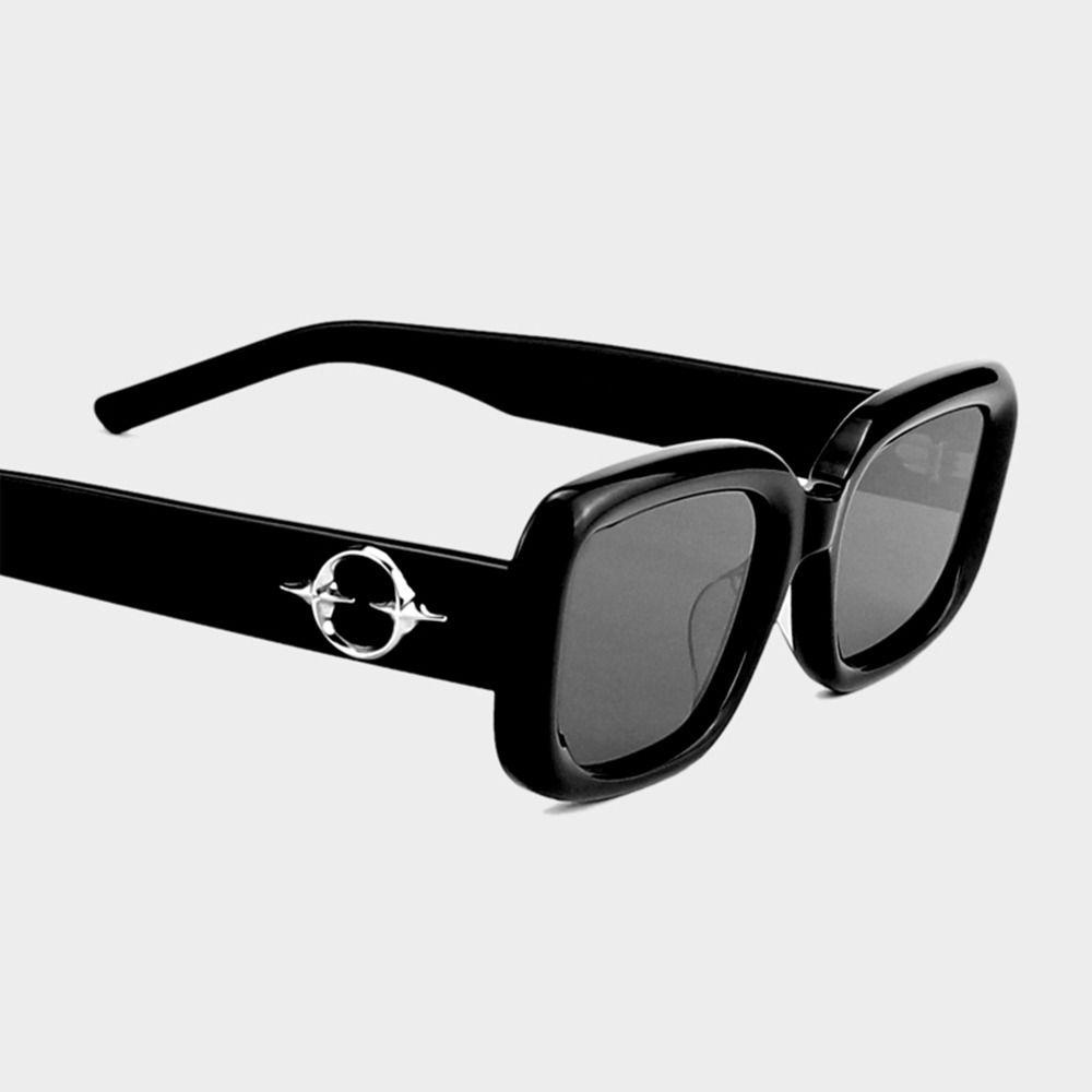 Needway Kacamata Anti UV Portabel Punk Sederhana Retro Kacamata Hitam Outdoor Bersepeda Kacamata Aksesoris Hadiah Jennie Gaya Yang Sama Properti Foto Gaya Jalanan Kacamata Gaya Korea