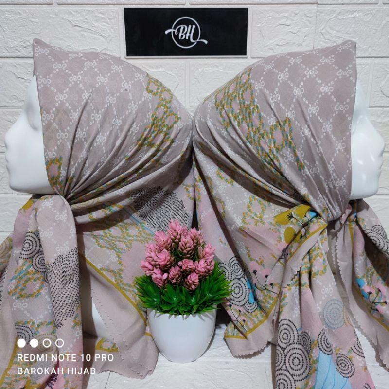VOAL MOTIF PREMIUM HIJAB SEGI EMPAT TERMURAH&TERLARIS GROSIR VOAL MOTIF PREMIUM MOTIF DENAY KW SEGIE