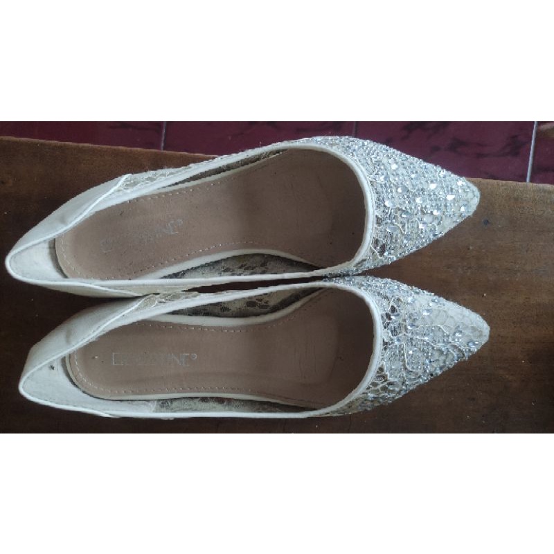 Preloved Ernestine blink