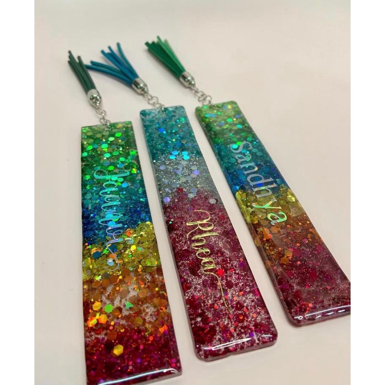 

Terlaris ✨ -Bookmark Resin - Pembatas Buku Resin - Bahan Resin Bening & Glitter - Free Tassel- 2.2.23