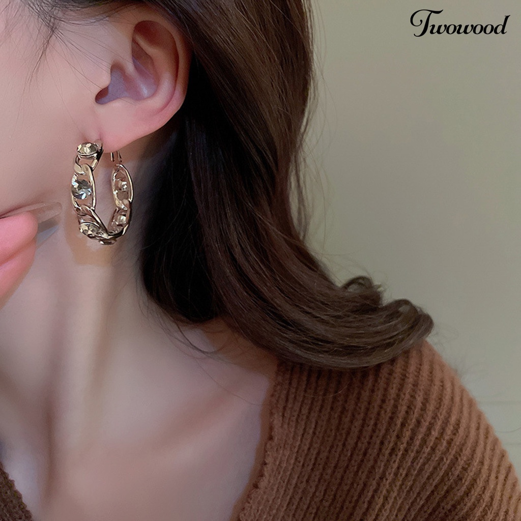 Twowood 1pasang Lingkaran Anting Tindik Geometris Berlian Imitasi Bertatahkan Temperamen High-end Telinga Dekorasi Jarum Perak Wanita Besar Hoop Earrings Aksesoris Pakaian