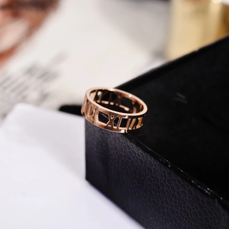 Cincin Titanium Steel Rose Gold 18K Model Hollow Untuk Wanita | Cincin Hypoallergenic Motif Tulisan Bahan Stainless Steel | Cincin Pasangan Untuk Pria / Wanita