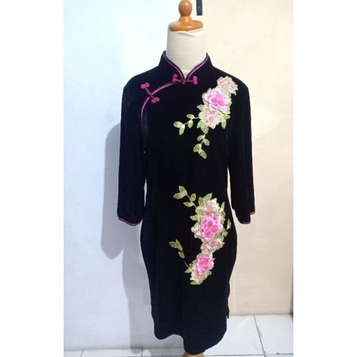 LOVEY DOVEY VELVET EMBROIDERY CHEONGSAM QIPAO DRESS