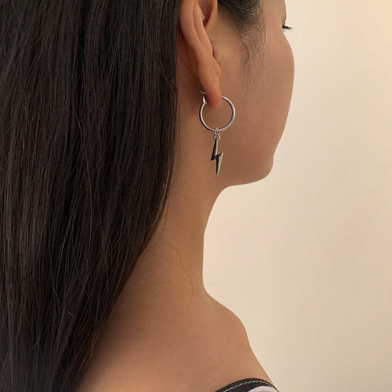 1pcs Anting Bintang Korea Dari Gaya Yang Sama Pasangan Sederhana Hip-hop Dance Petir Liontin Anting Punk